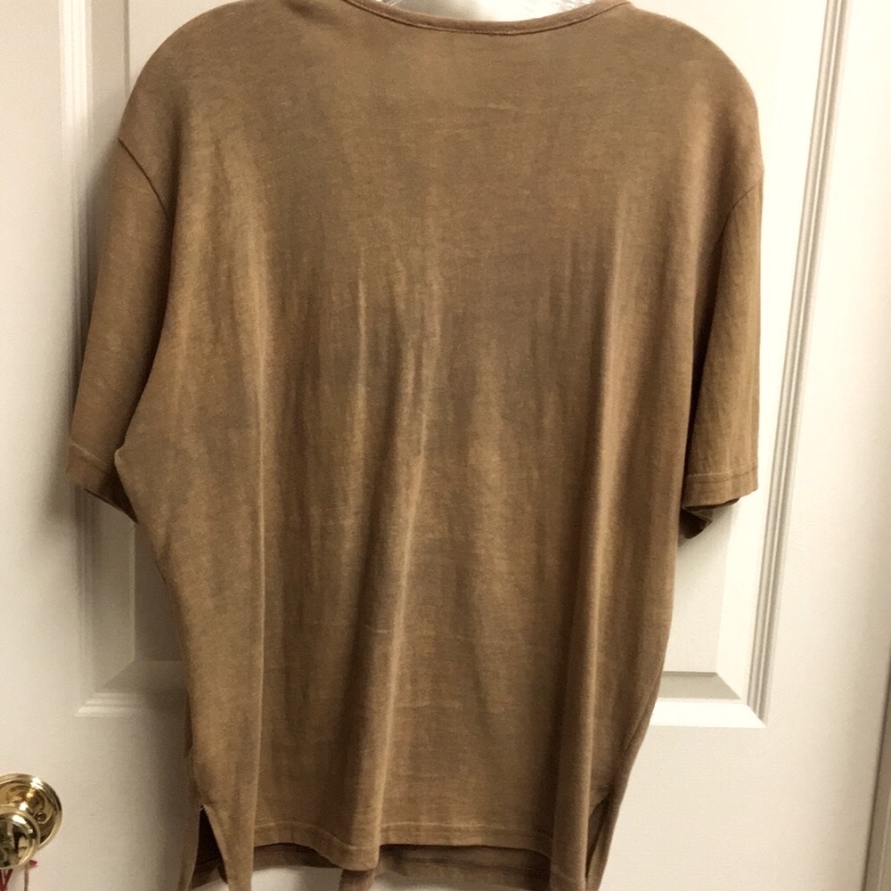 BEADED V-NECK TEE - Picture 4 of 4